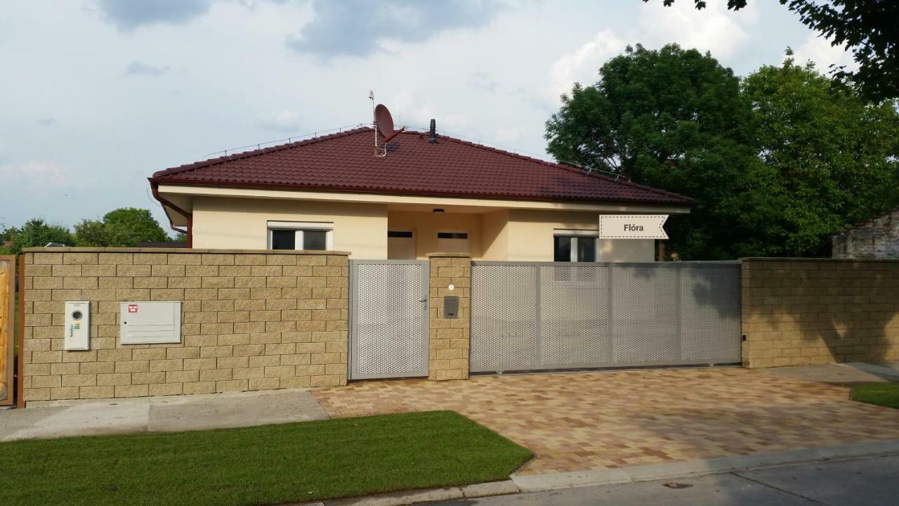 Rekreacny Dom Flora Villa Veľký Meder Exteriör bild